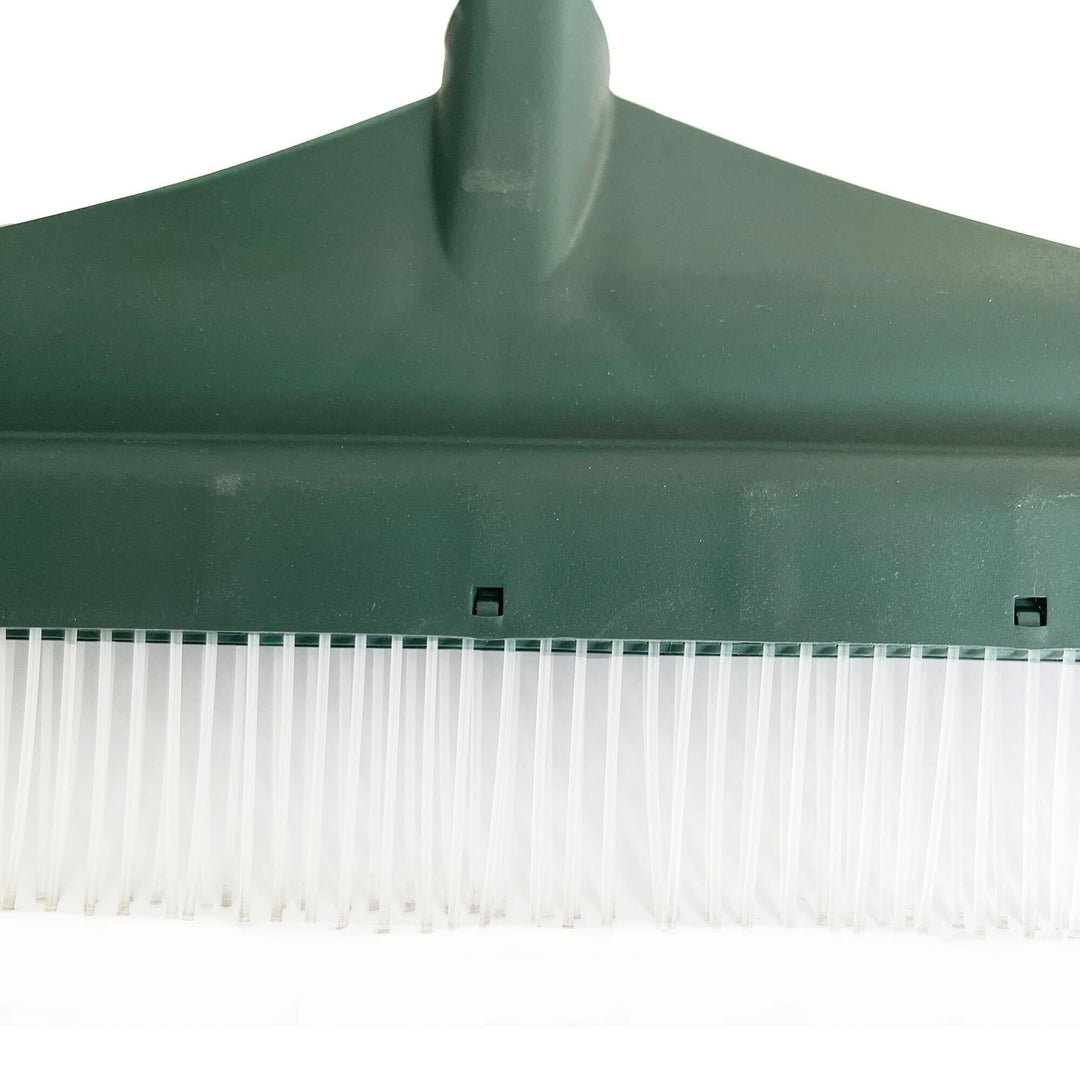 Scopa a pettine con manico per pulizia erba sintetica 45 x h 132 cm