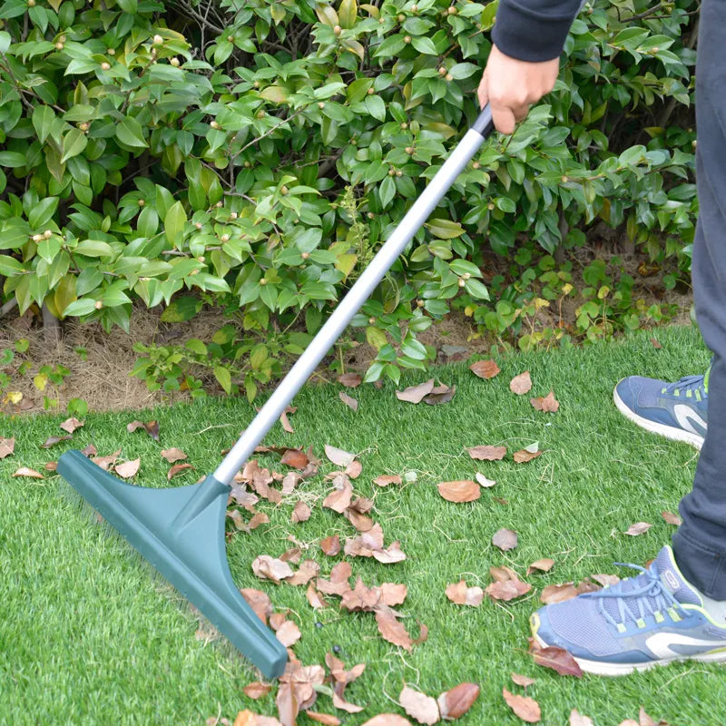 Scopa a pettine con manico per pulizia erba sintetica 45 x h 132 cm